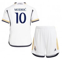 Fotballdrakt Barn Real Madrid Luka Modric #10 Hjemmedraktsett 2023-24 Kortermet (+ Korte bukser)